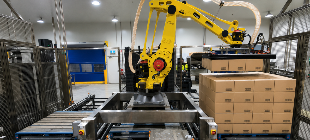 FANUC industrial palletiser building a carton pallet
