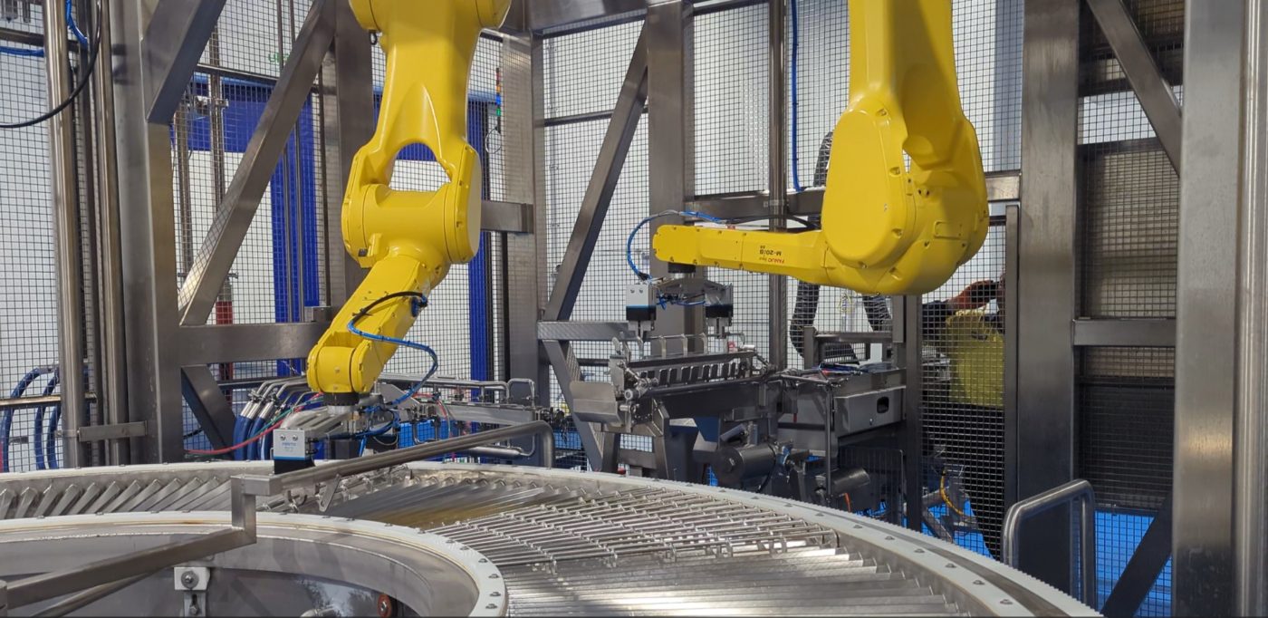 Automated production line with collaborative robots