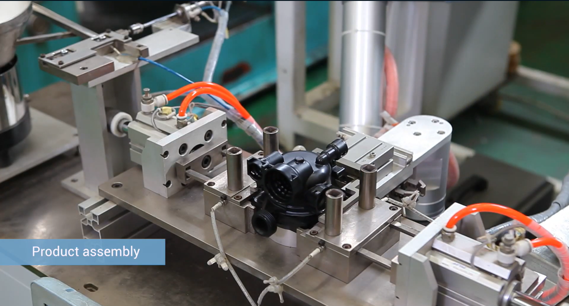 Automated product assembly cell